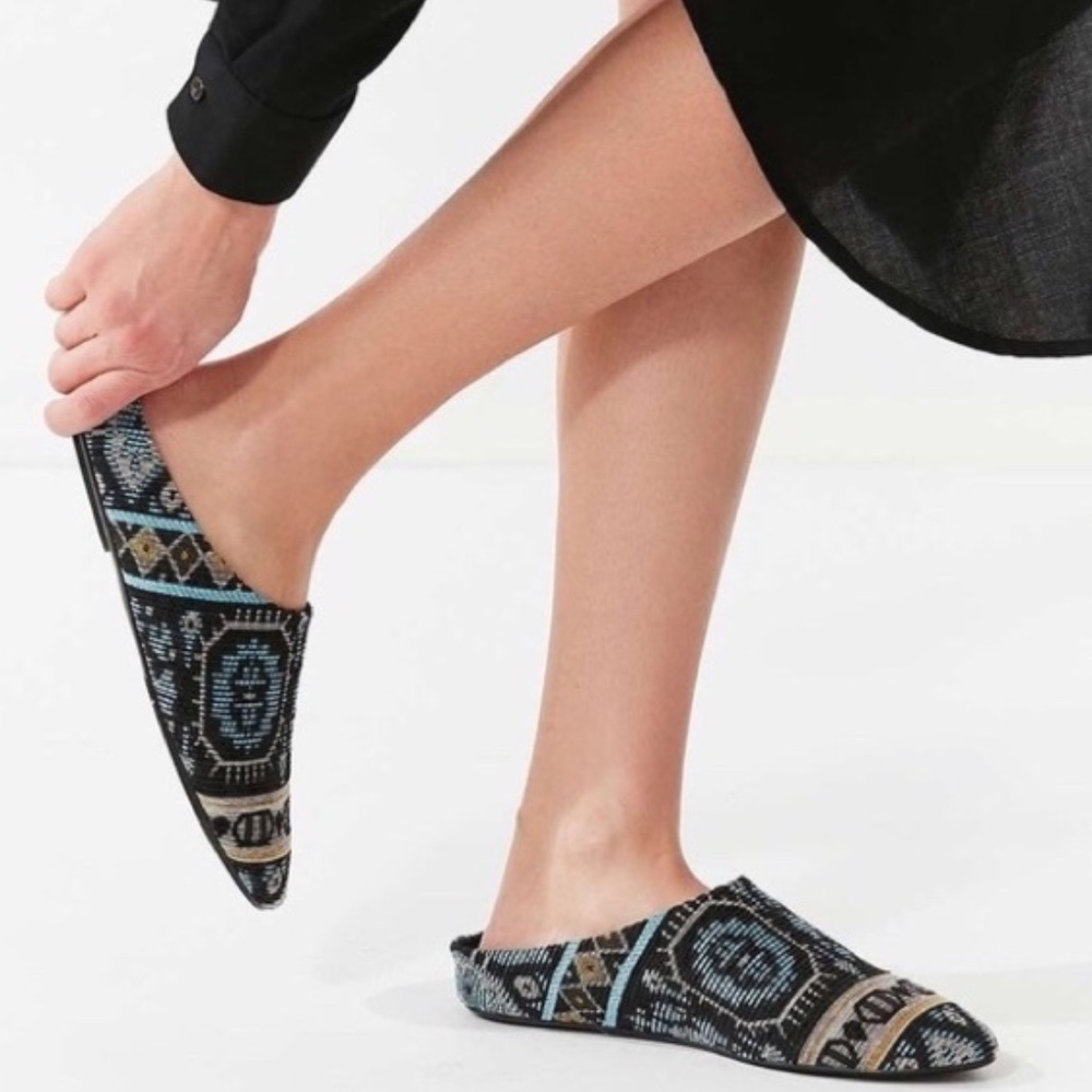 URBAN OUTFITTERS BOHO TAPESTRY MULE